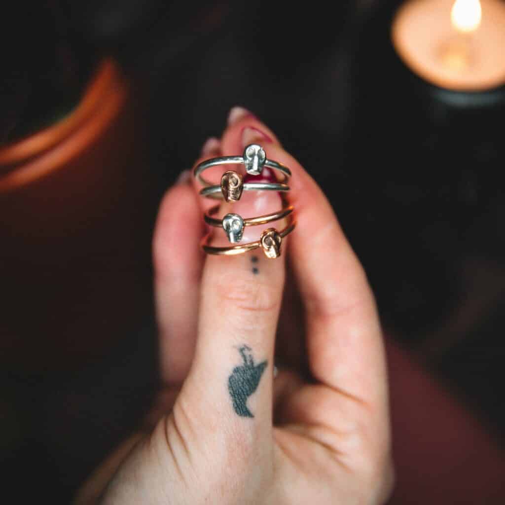 Memento mori skull rings